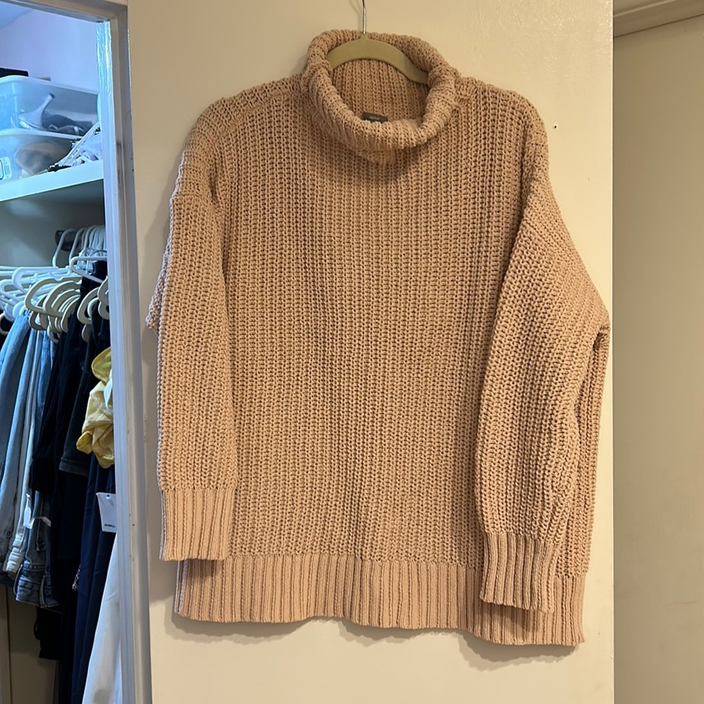 Aerie blush oversized sweater. Great with leggings
